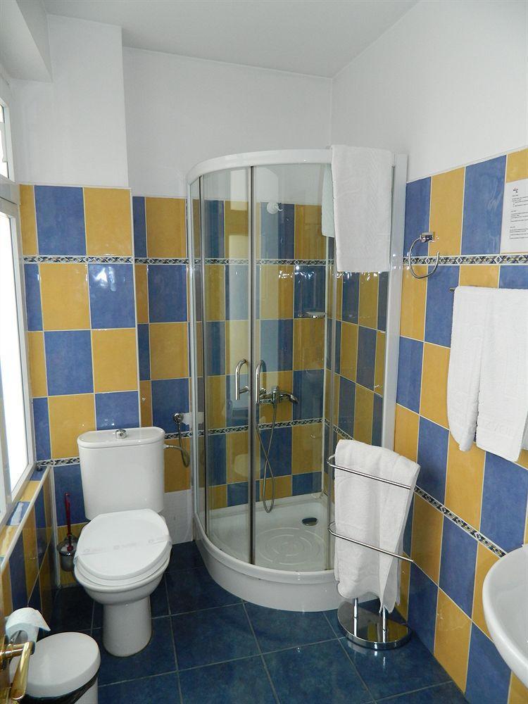 Hotel Tranzzit Букурещ Екстериор снимка