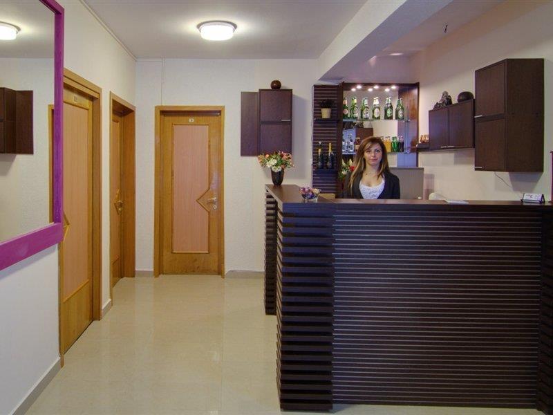 Hotel Tranzzit Букурещ Екстериор снимка